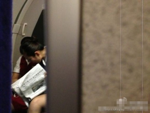 空中玩手機空姐2