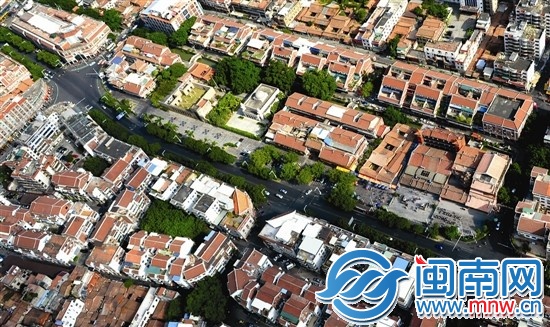 2.涂門街上，清凈寺與關(guān)帝廟毗鄰而建