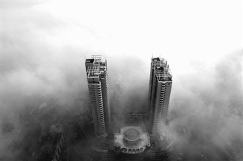 五日，江蘇省南通市大霧籠罩