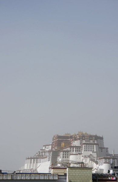 拉薩出現罕見浮塵現象