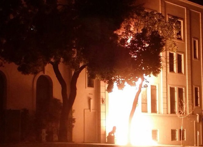 舊金山中國總領館遭縱火