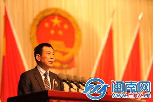 市人大常委會(huì)主任陳海基作工作報(bào)告