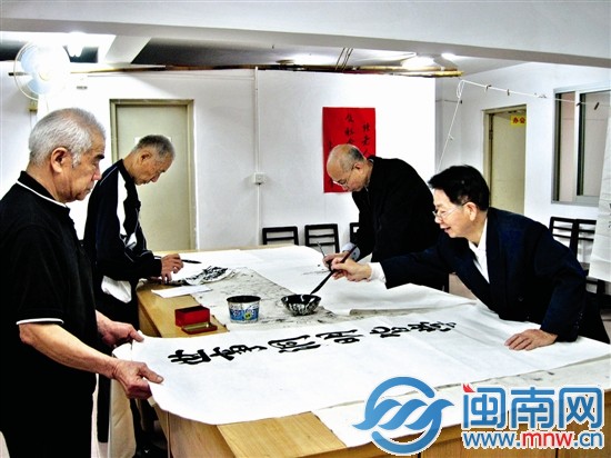 泉州東升社區的居家養老服務站內設書畫室