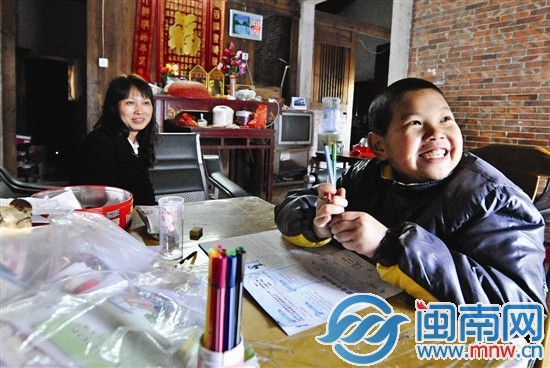 生活雖然困苦,一家人樂觀面對