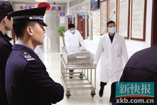 廣州押鈔員俯身撿手機時槍支走火