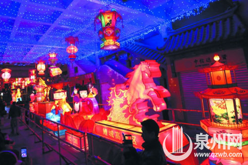 大型燈座昨晚試亮燈