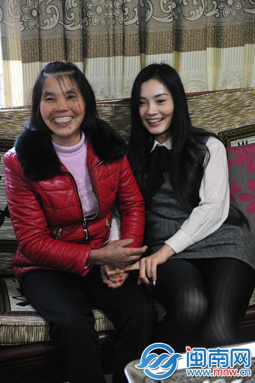 許玲莉與養母劉阿姨的感情很深