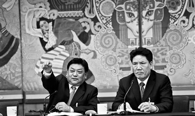 西藏人大常委會主任:西藏境內沒有僧人自焚