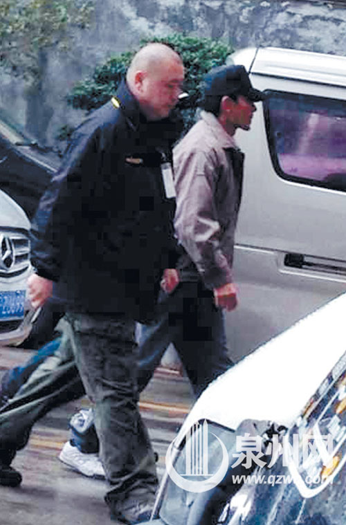 網友曬出與天王(戴帽者)偶遇的照片