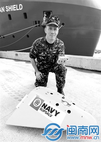 “海巡01”輪打撈多個漂浮物