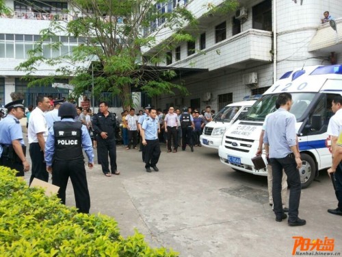 海南小學生春游大巴事故現(xiàn)場