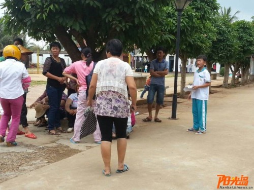 海南小學生春游大巴事故現場4