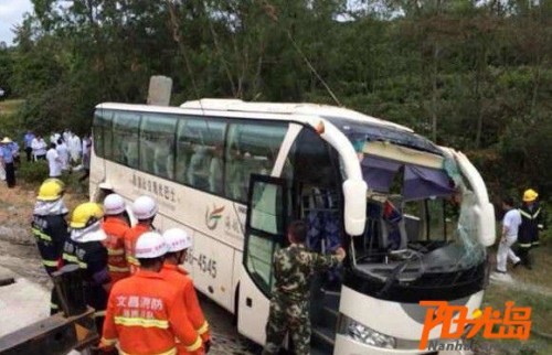 海南小學生春游大巴事故現場9