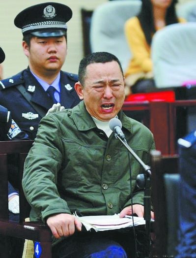 劉漢多次情緒失控，當庭痛哭