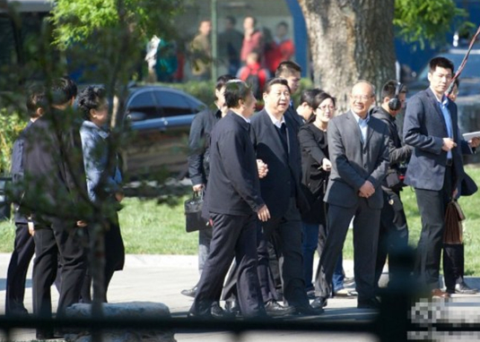 習近平訪北大告誡大學生:當官就不要想發財