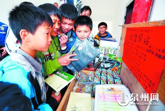 貨攤沒有管理員，付錢、找零全憑學生的誠信。