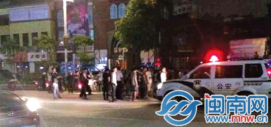 附近居民拍下事發后現場