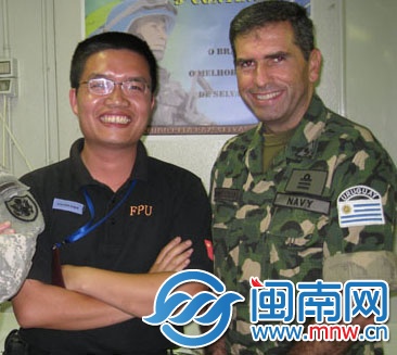 蔡奮山(左)在海地維和