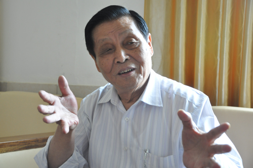 2.2陳清河老先生向我們講述安溪藤鐵工藝的發展歷史