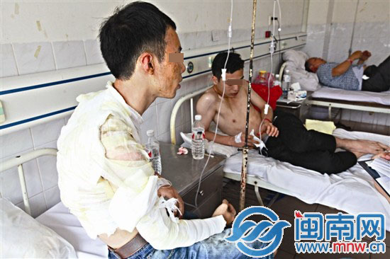 受傷的兩名男子,目前仍在醫院治療