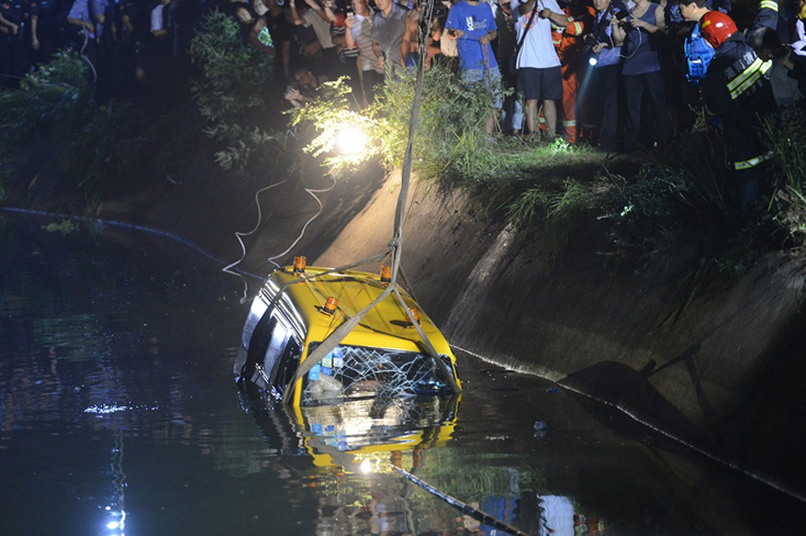 湖南一幼兒園校車翻入水庫 11人遇難