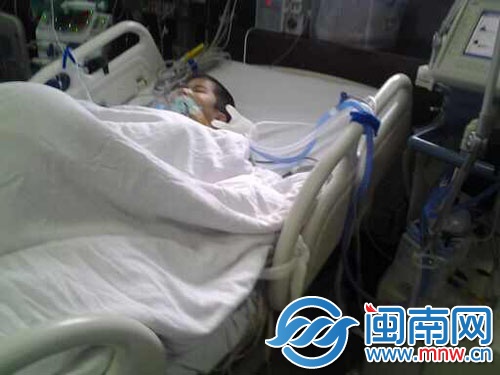 小少航住進重癥病房，醫院下了病危通知
